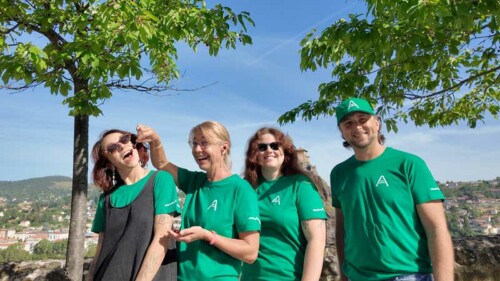 photo-groupe-t-shirt-vert